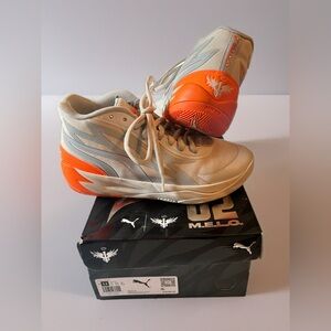 Puma MELO Youth/Junior Size 5.5 Gray & Orange Basketball Sneakers GUC in Box